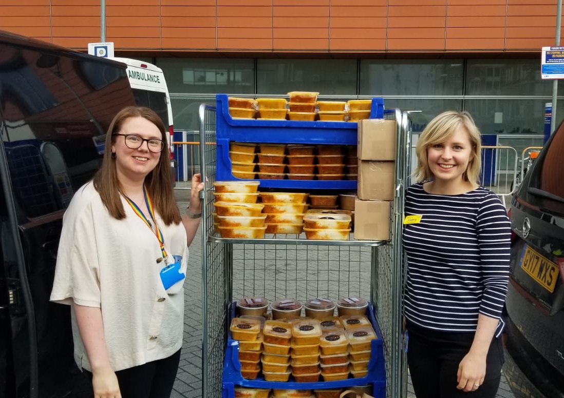 supportingHC's tweet photo. @RoyalLondonHosp @Hannah_Finney #keepsmiling 😊 providing 2000 hot meals to hospitals everyday because we love to see our #NHS smiling ☺ https://t.co/mGlyXaLU5T