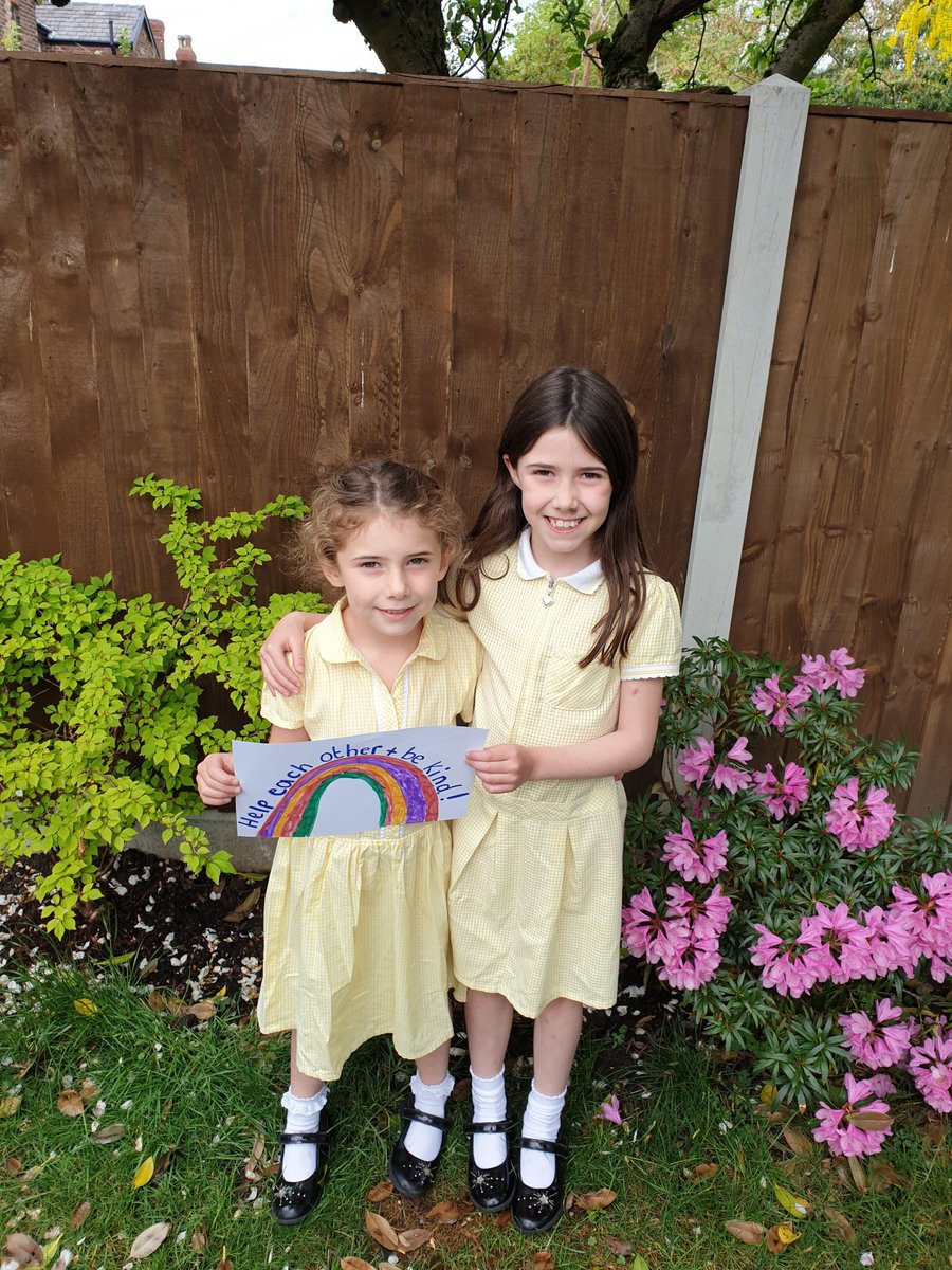 KarenInston's tweet photo. @stjohns_primary #stjohnsuah We ♥️ NHS! https://t.co/iyTxtKD50W