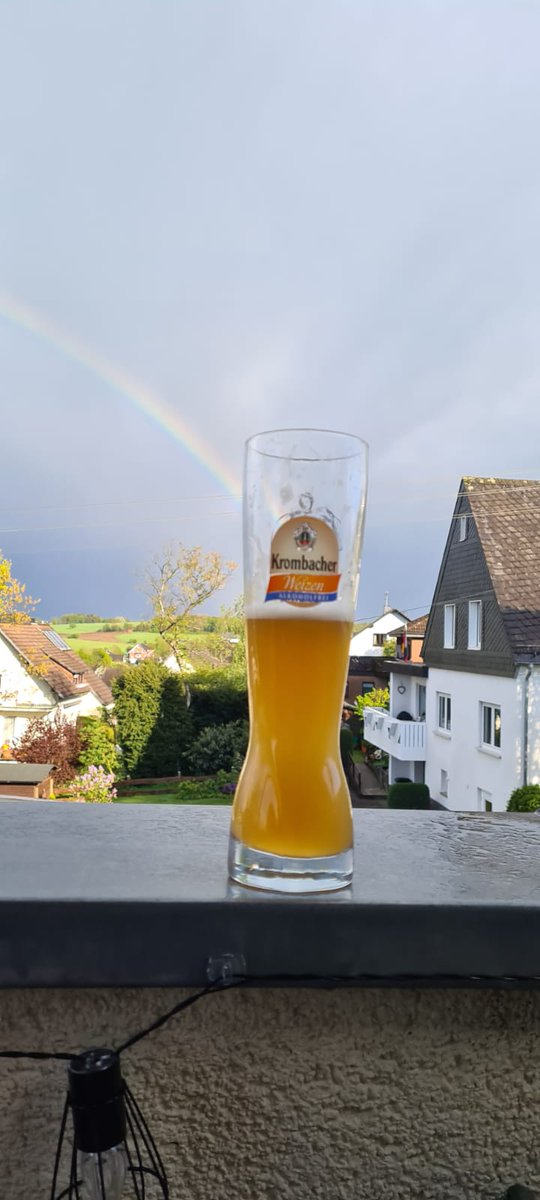 RalphBrink47's tweet photo. Es gibt ihn doch... den Goldschatz am Ende des Regenbogen #krombacher https://t.co/pXPN2eGmzI