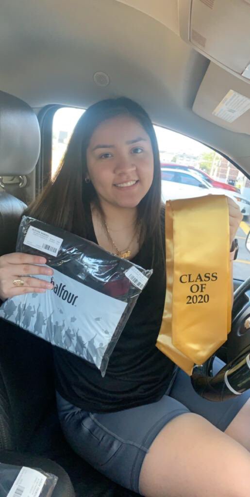 Norma15975977's tweet photo. We are supper excited and thankful for all the memories we made this pass 4 years thanks to our staff for making this posible!!💛🖤💛#Classof2020 #wisdomhighschool #seniors #generals #hisd https://t.co/PPpalInNck
