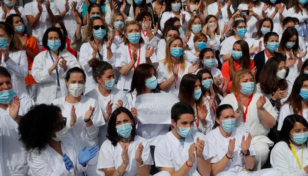 _infoLibre's tweet image. Del luto a la romería: #Ayuso organiza una celebración multitudinaria que acaba con cientos de sanitarios apelotonados ow.ly/I1Cq30qCpZ5