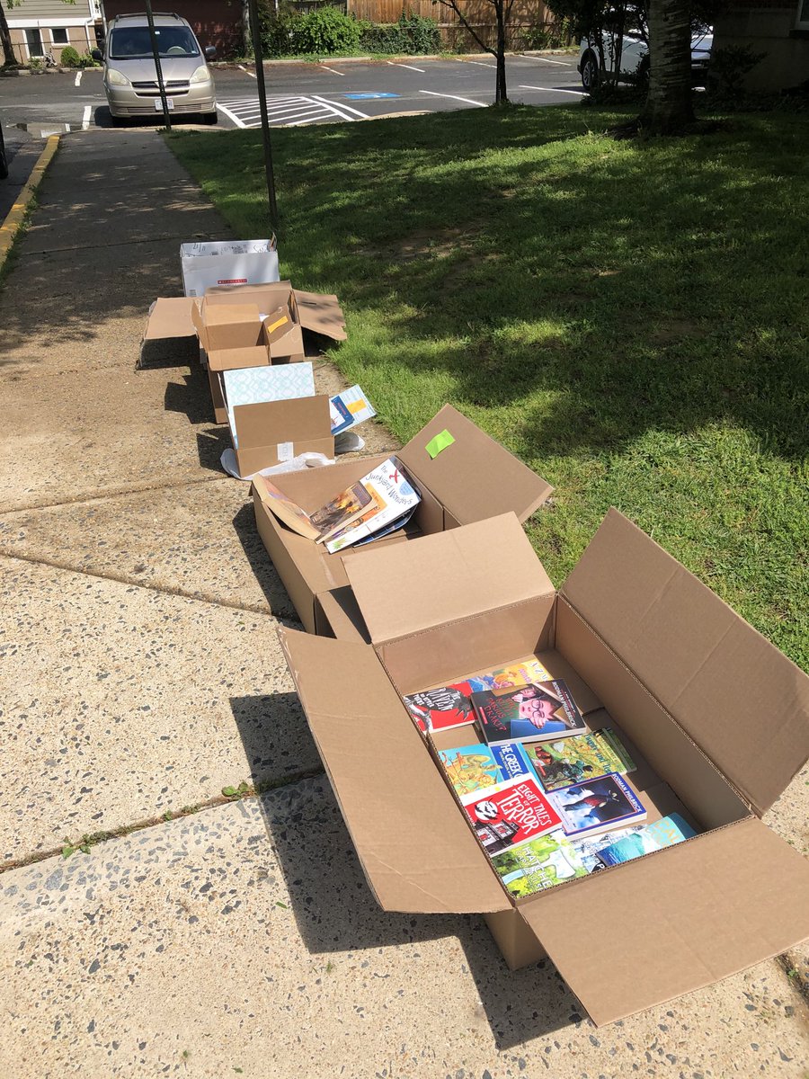 BarcroftLibrary's tweet photo. Pop up book distribution at Barcroft. So happy to get print books into hands  of families. Thanks PTA &amp; @CISBarcroft for supporting this. @krumbiegelgirl @BarcroftEagles #APSLibrariesWorking4You @APSLibrarians ⁦@vaslchat⁩ ⁦@APSVirginia⁩ ⁦@msF_reads⁩ https://t.co/Z8YrSukKTL
