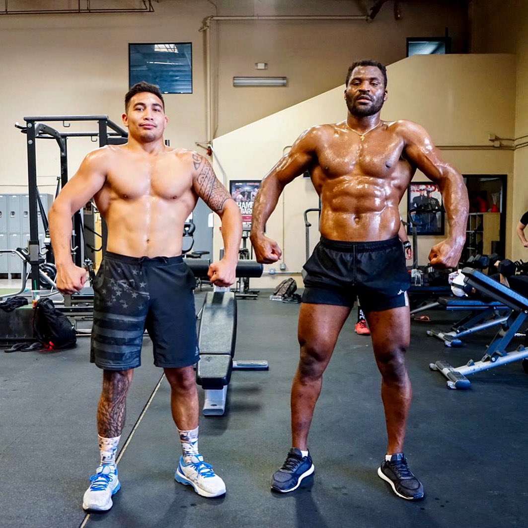 francis_ngannou's tweet photo. Ready to spread my wings and fly 😂 #flexfriday @puna185 https://t.co/JwxorD43OU