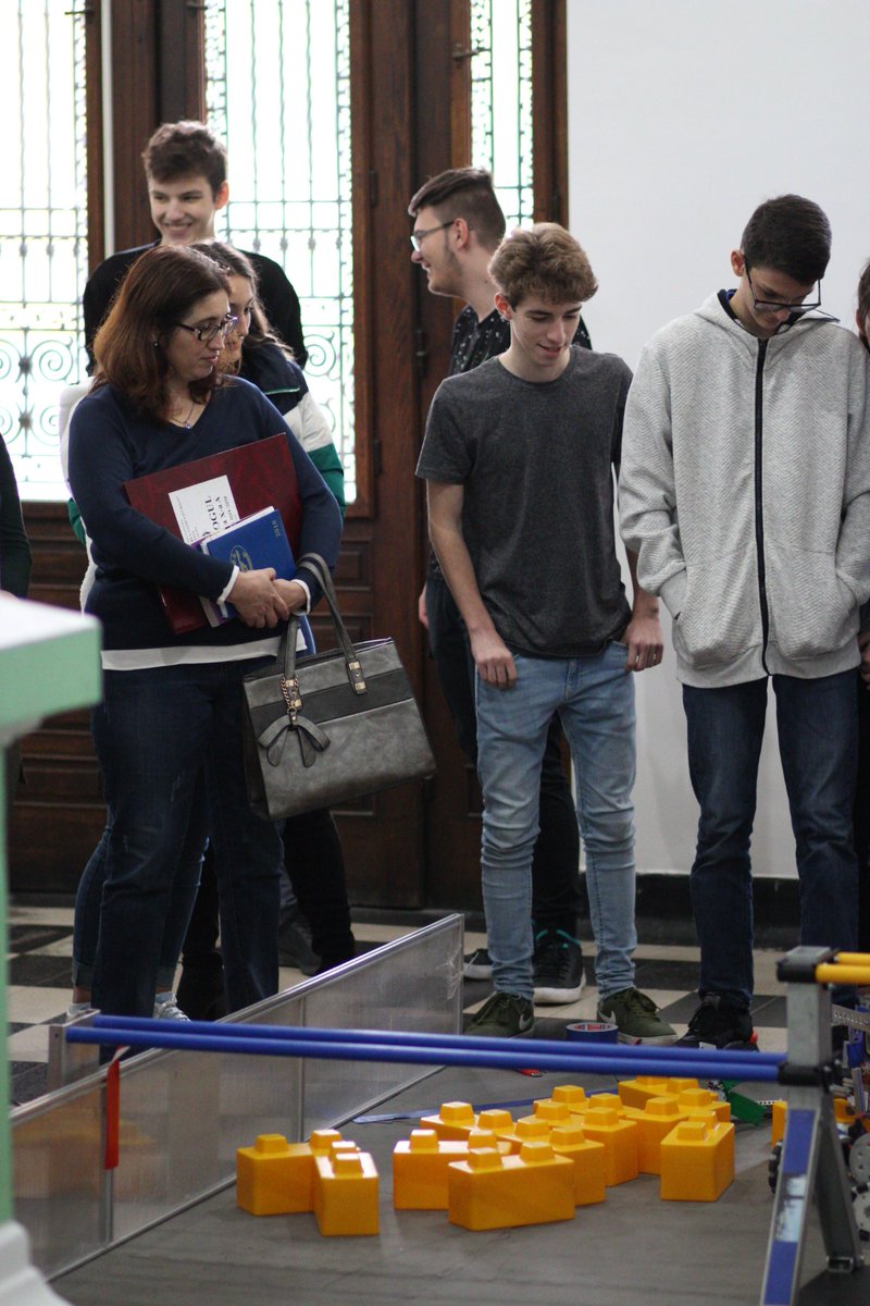 FTC_14278's tweet photo. We truly love doing school activities, that's why we often bring ourselves to do little events meant for our classmates and teachers to show them what we do and how fun it can be. 👨‍🏫👩‍🎓
#FIRSTFFC 
#brdfirsttechchallenge https://t.co/cSrcLIAW5v