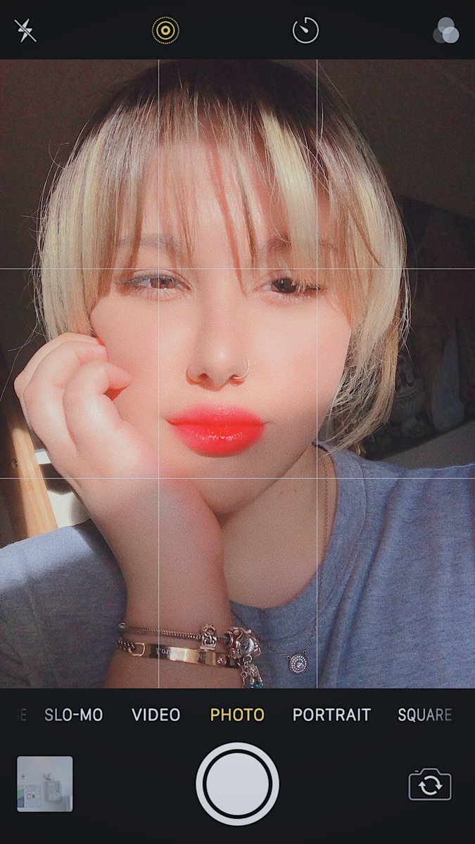 _Hyunise_'s tweet photo. ✨❤️ Oggi mi sentivo fotogenica (Forse) #QuarantineLife https://t.co/CnObGrWrKJ