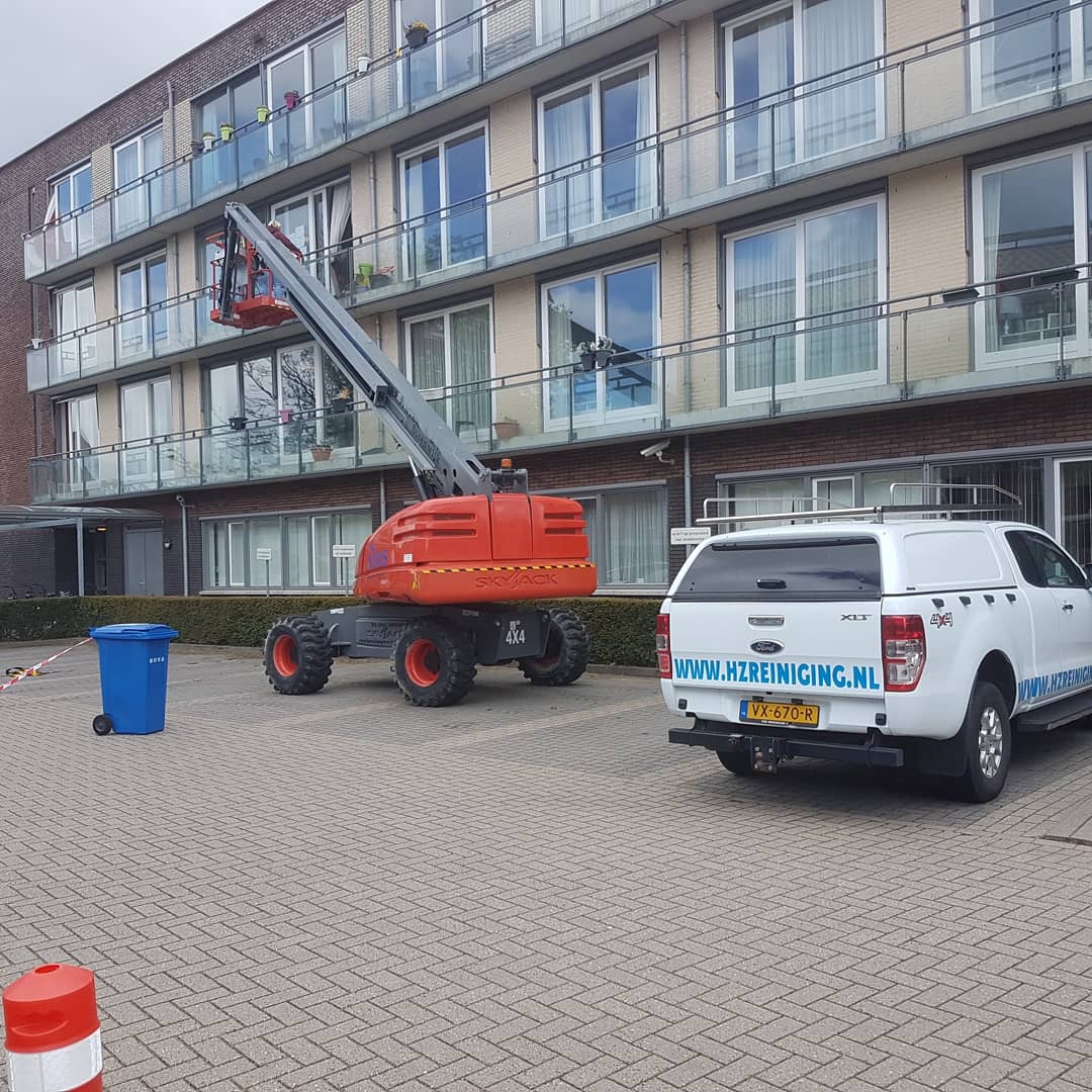 Gisteren en vandaag bij de Nieuwe Haven in Zwolle samen met Kors Hoogwerkers een hoogwerker beschikbaar gesteld. Hierdoor hebben families hun ouders kunnen bezoeken op alle verdiepingen.
hzreiniging.nl