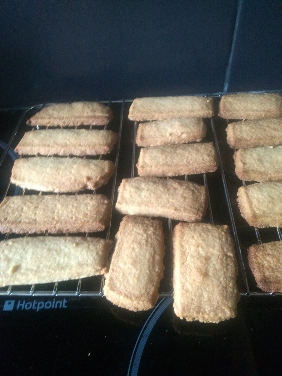 AHSEmmaJudson's tweet photo. Day Forty-Three: Baked shortbread biscuits this evening with Friday club via zoom 🙂👩‍🍳🍪 @UmbrellaDerby #volunteering #KeepingMeSmiling https://t.co/FdeWp5n8tW