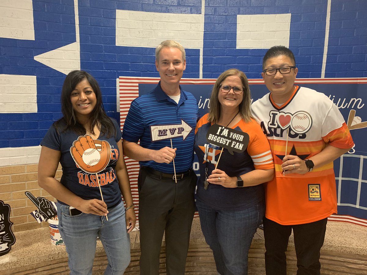 Samuel_Karns's tweet photo. Today we lift up our #Fearless principal @SpeyrerLMS on #NationalSchoolPrincipalsDay
Thank you for serving our kids, families, staff, and the community at @LandrumMS in @SBISD #TogetherWeAreStronger #LandrumStrong https://t.co/Pq2qJ7CTMD