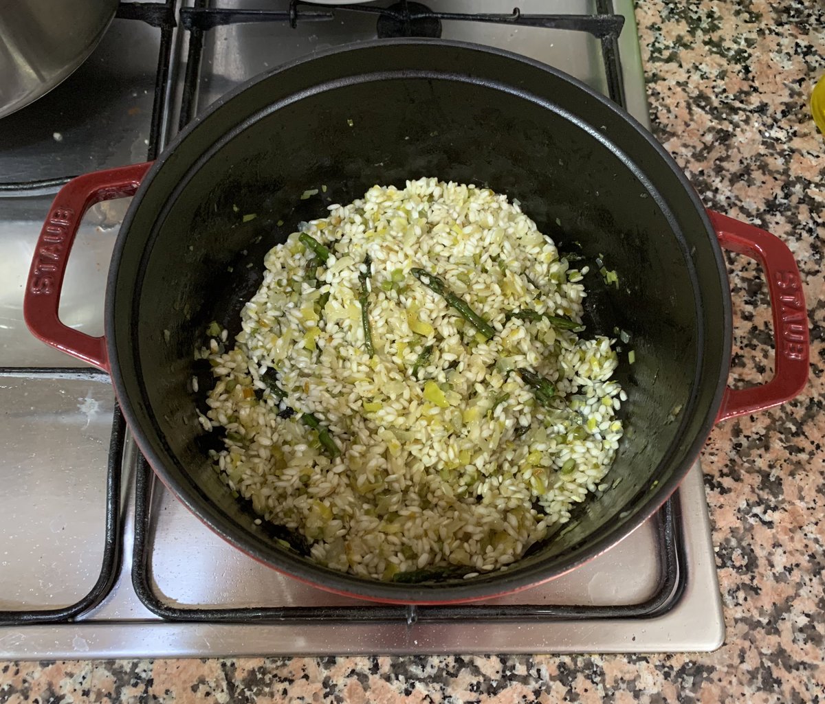 the_neter_'s tweet photo. Avui per dinar...#risotto de llagostins i espàrrecs!! https://t.co/74g0XVdpdn