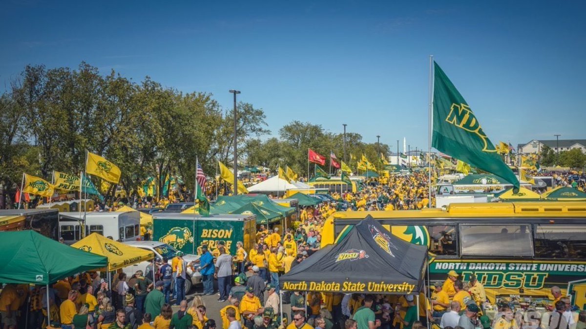 Coach_Entz's tweet photo. #Fargo in the fall, you must think #Tailgating. Starting Friday, 30k fans show up to what has become a national experience. Saturday’s w/@NDSUfootball, the “Strength of the Bison is the Herd!!”
Ranked #4 for Tailgating Experience - 2019, @247Sports
#NeverInvited #FargoFriday https://t.co/EMtHrnvoEB