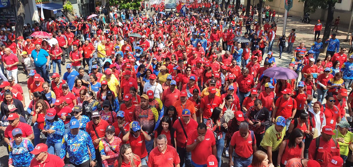 SENIAT_Oficial's tweet photo. Desde el SENIAT, les deseamos Feliz día del trabajador a todos los venezolanos, ustedes representan el motor principal de la patria. #TrabajoPazYVida https://t.co/jCeTi98p5j