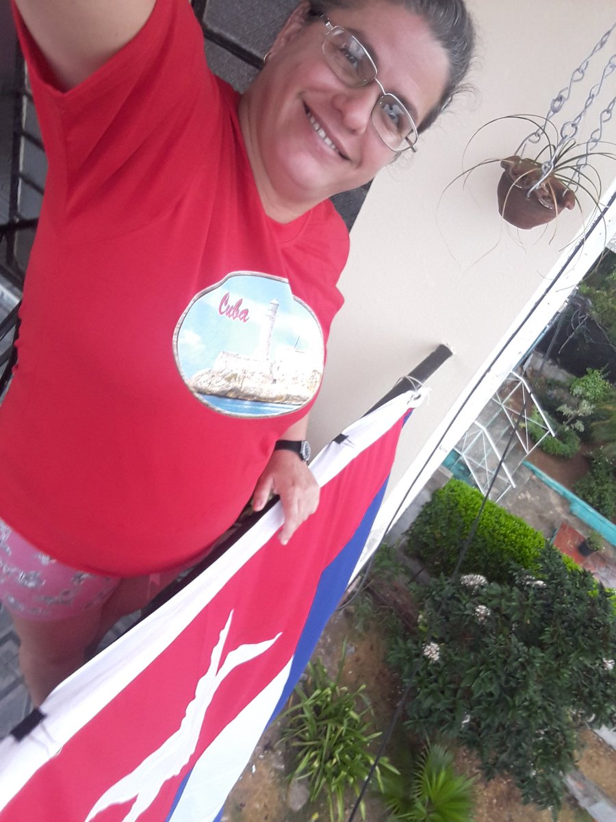 AizelllanesF's tweet photo. Este #1roDeMayo es para todos los #Trabajadores de #Cuba y el #Mundo que están combatiendo el COVID-19 sacrificando sus vidas y para los que se quedan en Casa cuidando de todos. Viva los Trabajadores del @MEP_CUBA. #VivaLaPatria #ViviremosYVenceremos #CubaSalva #FidelPorSiempre https://t.co/hhIHJ7oMjV