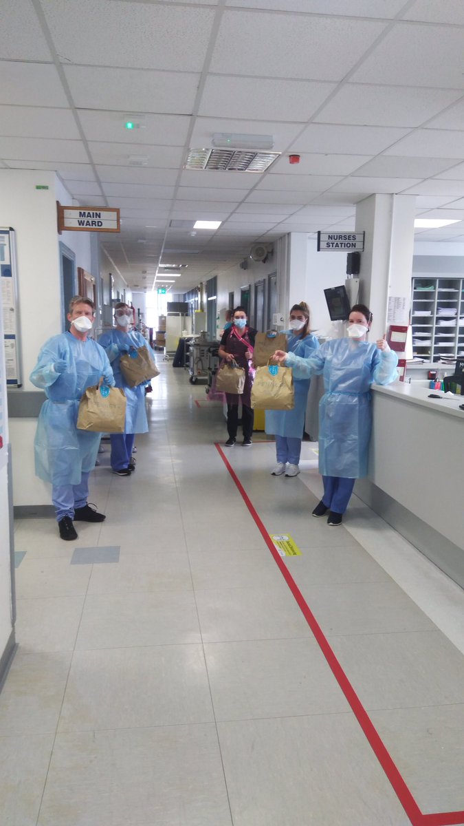 leeshell1984's tweet image. What an amazing start to the bank holiday weekend 🙌 the staff of ward 3d are so delighted to receive these packages from penny's limerick,so thoughtful and we all appreciate it so much 😀@ulh#ward 3dcovidward