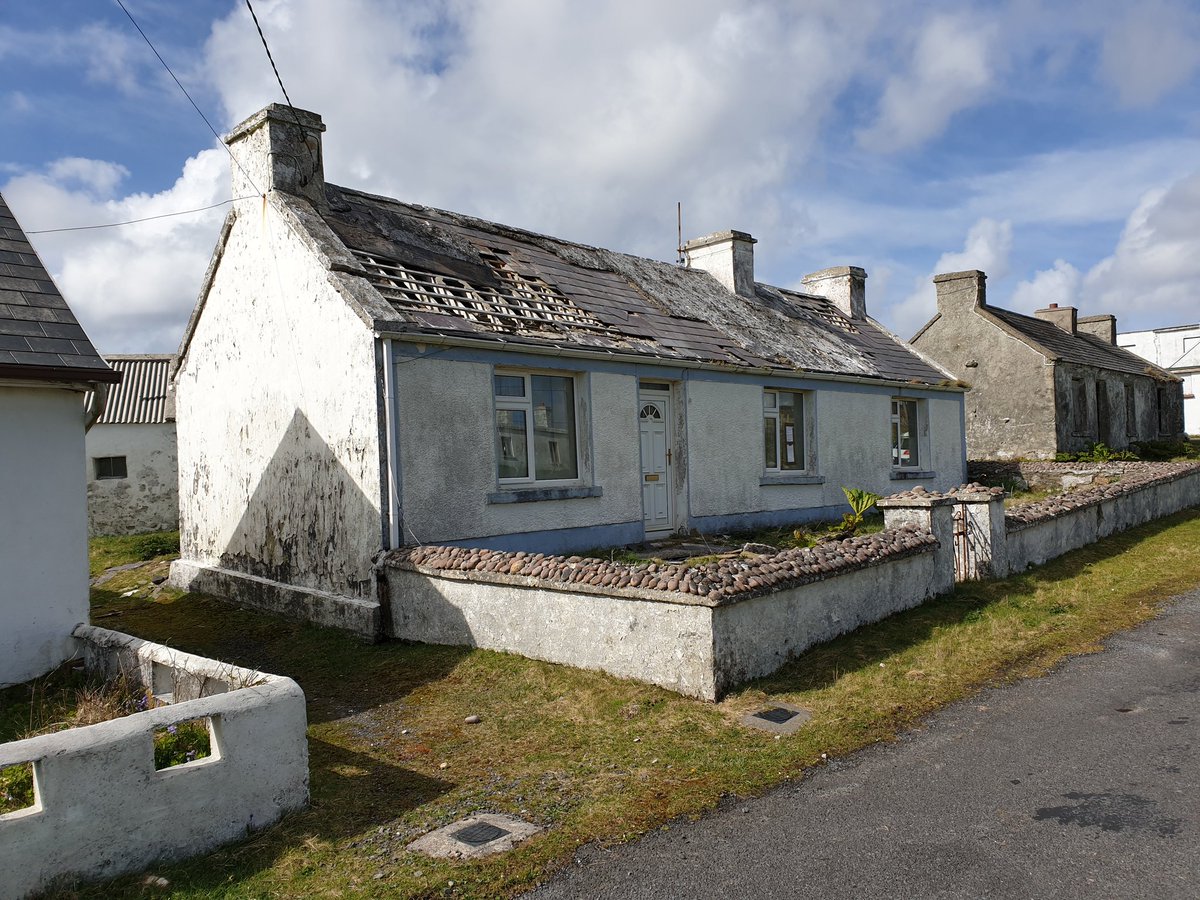 achillproperty's tweet photo. NEW TO MARKET: Slievemore Road, Dooagh, Achill Island, Co. Mayo

A traditional cottage in the village of Dooagh on Achill Island. In need of extensive refurbishment and an abundance of TLC. @DooaghDay @WhatsOnInAchill @cheapirishhouse https://t.co/uD76Ad7S1C