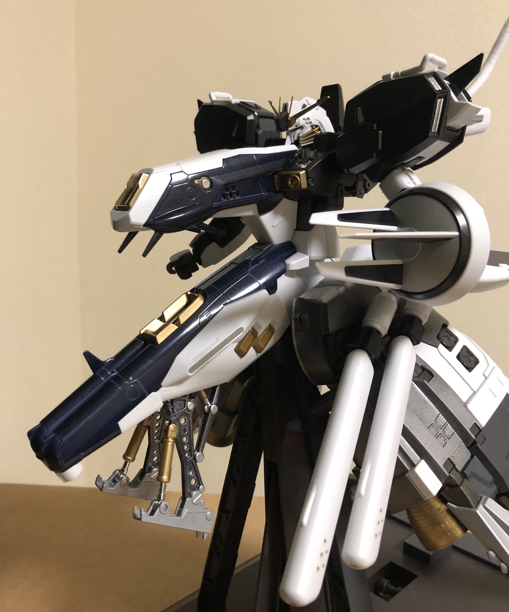 しいしい Mgディープストライカー 進捗 胸部と腰部にiフィールド発生装置を着けました 部分的にダークマイカブルーで塗装してます とりあえず これで本体はほぼ完成 明日から背面のブースターと武装を作って行きます ガンプラ ディープストライカー