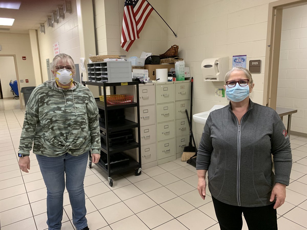 UrbanJason's tweet photo. On #SchoolLunchHeroDay, please join me in celebrating very best—the FHS cafeteria staff!  Thank you for all you do to CARE for our students and all you have done during this time to CARE for our community. Proud to have you a part of the 🐅 Family. https://t.co/3PpBch3N8Y