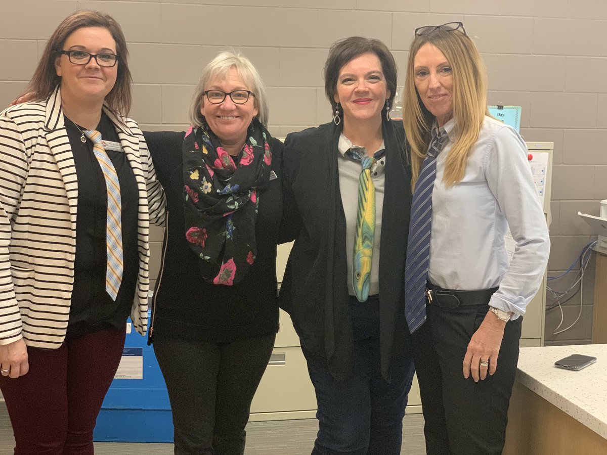 hellianmw's tweet photo. Today is National Principals Day!
I get the pleasure of working with not only an outstanding Principal, but she is an amazing person. I am truly blessed. Miss you RL 
@DiamondTrailPS 
@ronnalockyer https://t.co/Gvs8vzhwDF
