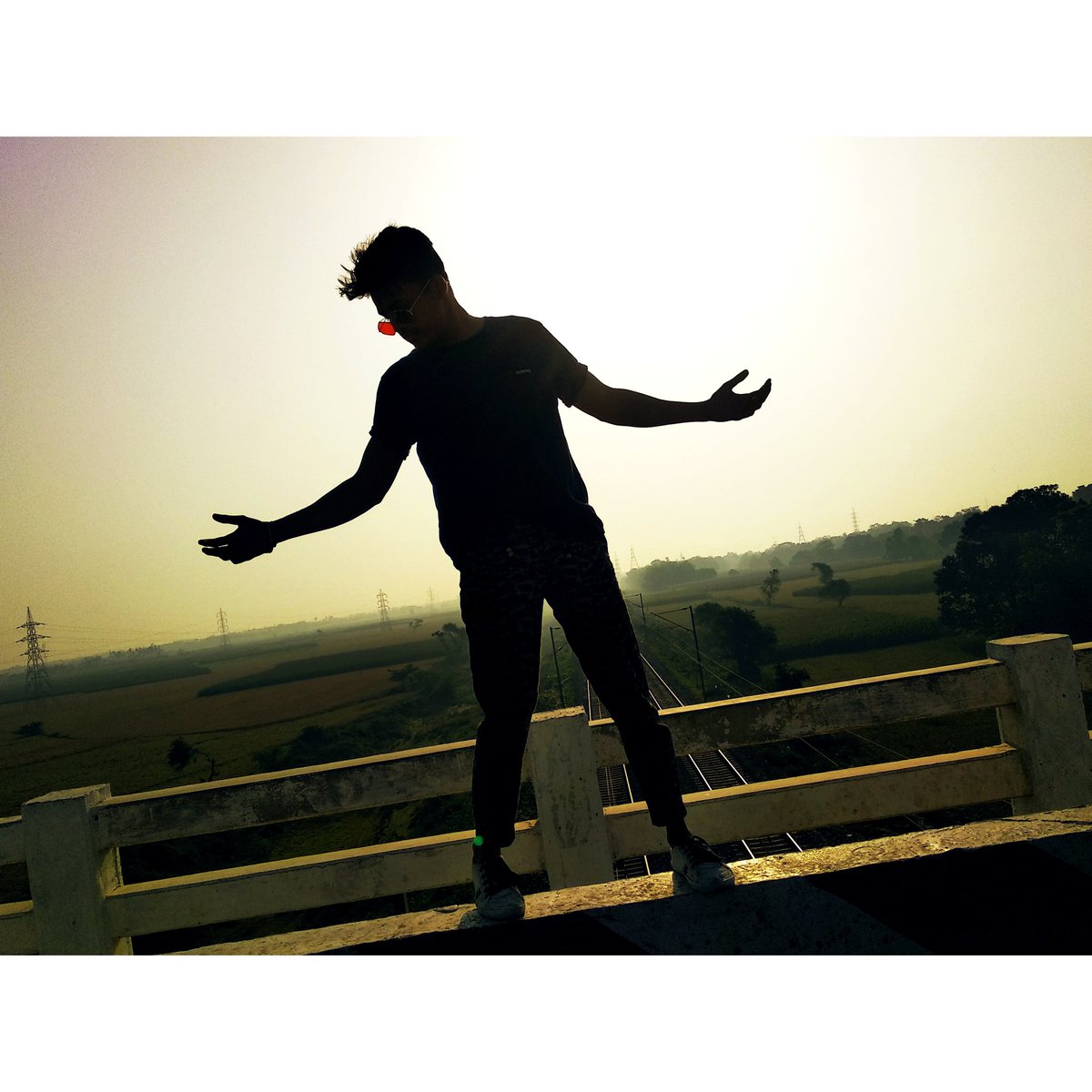 Imhrithik3's tweet photo. Aaj din chadeya
#SRK #Bollywood https://t.co/XdG95OJixS