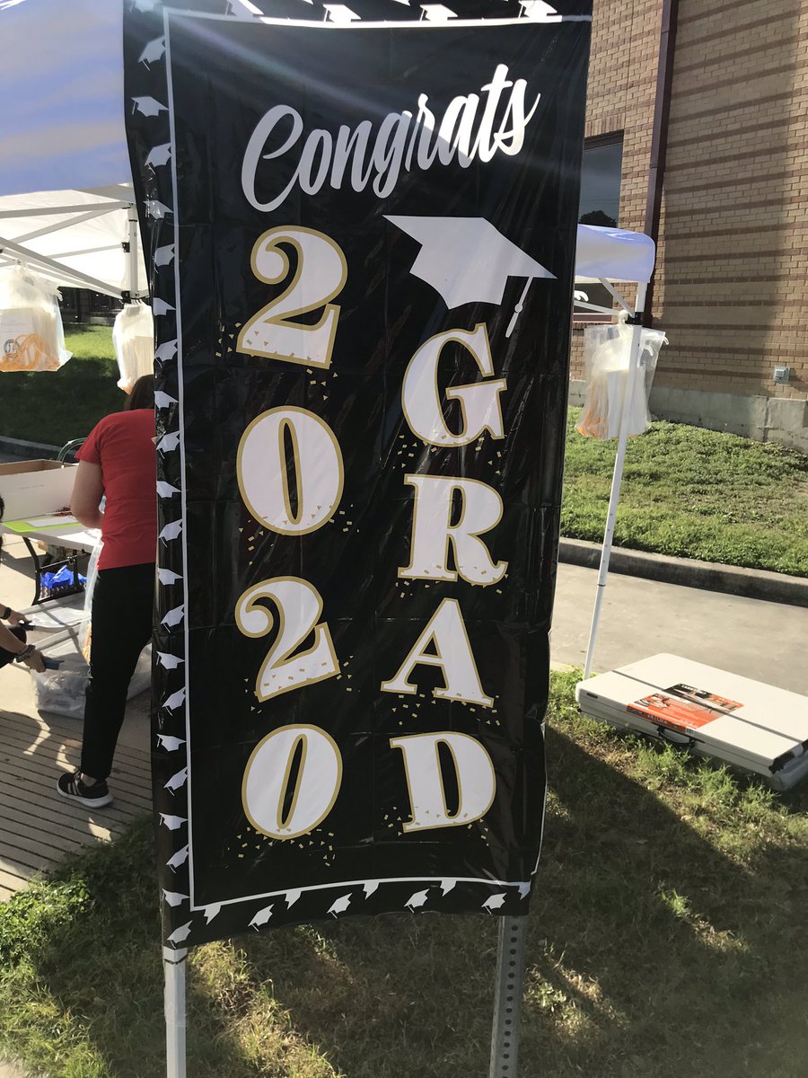 LEE HS many participants for seniors cap and gown!  What a great sight! <a href="/dr_maika/">Sean Maika</a> <a href="/leeneisd/">LEE VOLUNTEERS</a> <a href="/NEISD_rudyj/">Rudy Jimenez</a> <a href="/crowe_55/">David Crowe</a> <a href="/sgrona/">sgrona</a>