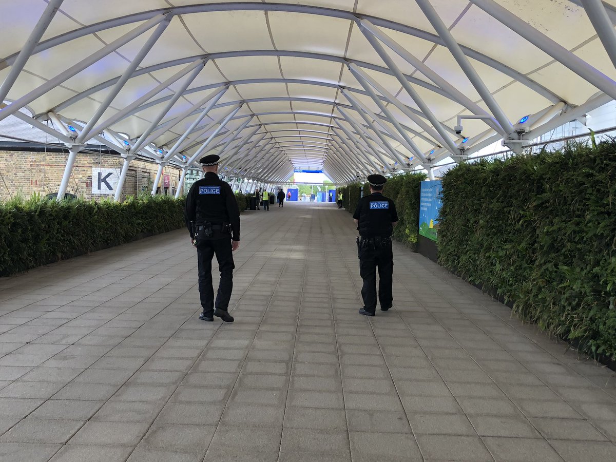 BTPCasey's tweet photo. Today our #ProjectServator officers have been deployed across east London around @NightingaleLDN and @TfL West Ham, several people requested to return home for making non essential journeys #StayHomeSaveLifes #ProtectTheNHS https://t.co/SiURSJ7vJ6