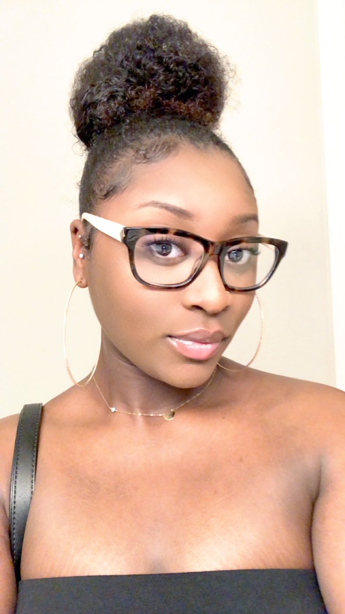 __neshaayy's tweet photo. I know I’m late! 
#SeniorsOfPV21 
Tameka James 
Htx🤘🏾
Nursing major 
Future Orthopedic trauma or NICU nurse! https://t.co/SDDDKZh6N3