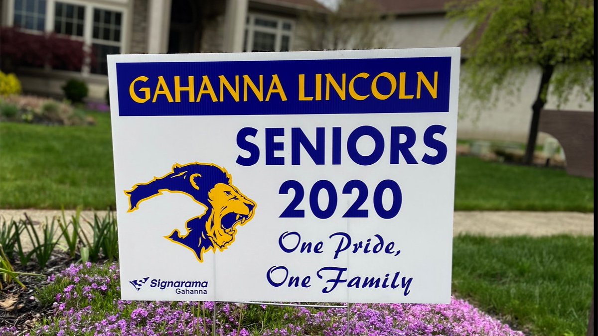 Teachers, staff, and administrators take to the streets to honor the Class of 2020. Nearly 100 volunteers covered Gahanna yesterday to visit each of the 600+ graduates' homes. Here's the story. 

youtu.be/OjweSy0sEA4

@GLHSLions @jessicaslocum3  @GahannaJeffersn