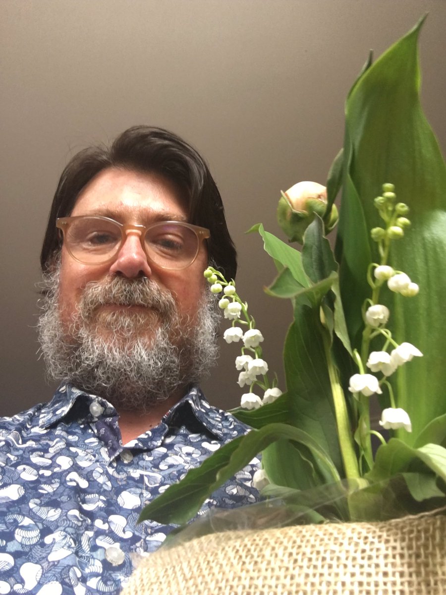 TerpmanR's tweet photo. Bon 1er mai... malgré les circonstances. Prenez soin de vous et de vos proches. #RestonsChezNous mais #RestonsEnLien https://t.co/cabjoeEPb4