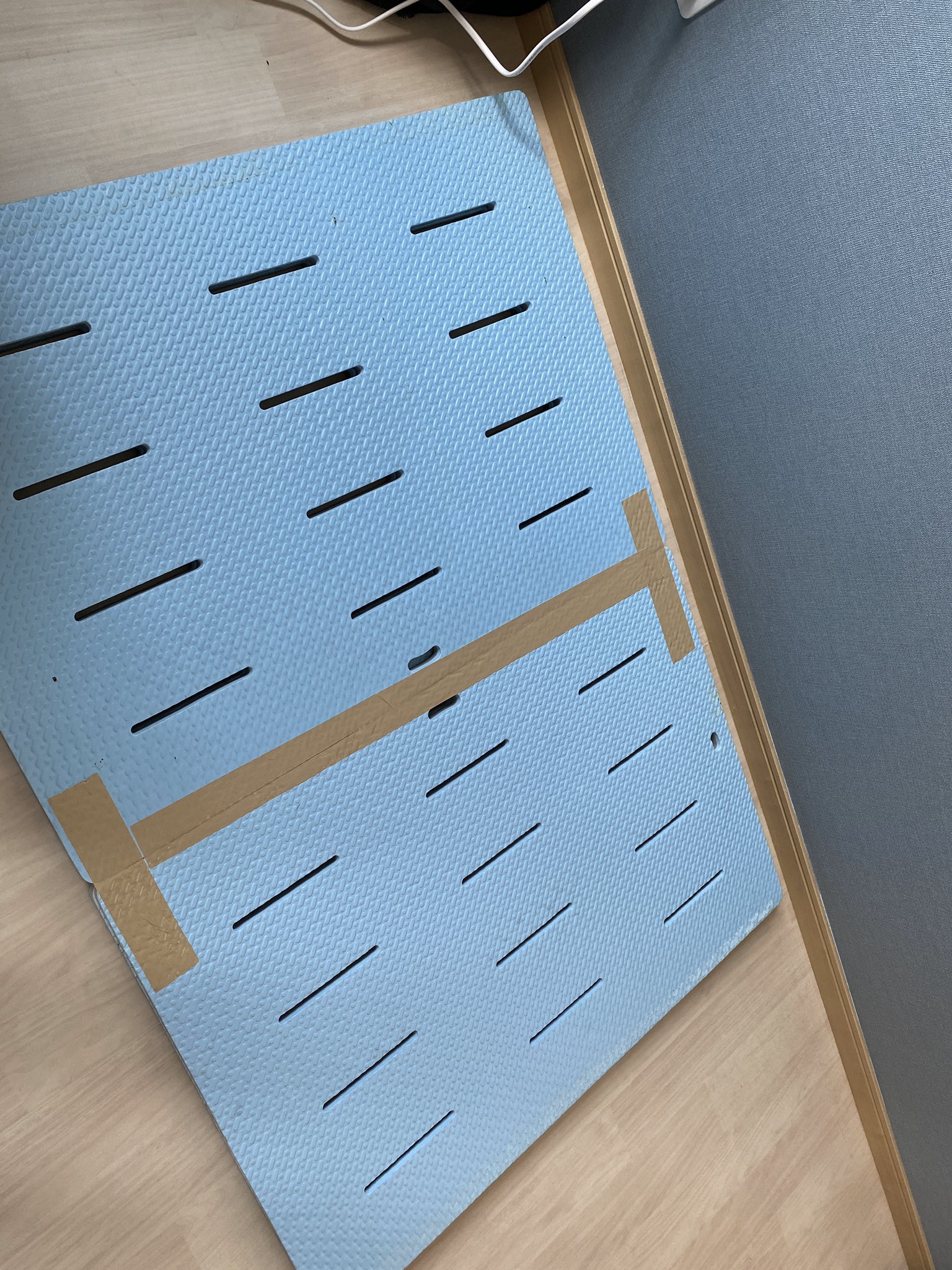 تويتر 西本タツヤ ドラマー على تويتر 本気の防音対策 ディスクふにゃふにゃシステム Dfs の導入 床への振動を限りなくゼロにするシステム ゴムマット トレーニング用バランスディスク 4 この配置がミソ 分厚め 重めのコンパネ ホームセンターで