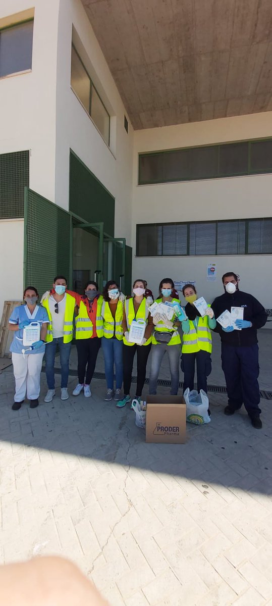 MovimientoUltra's tweet photo. Miembros de Biris Norte continúan repartiendo material sanitario por los hospitales de Sevilla.

 Cosas que jamás veras en la prensa porque no interesan. https://t.co/969J83ZLhP