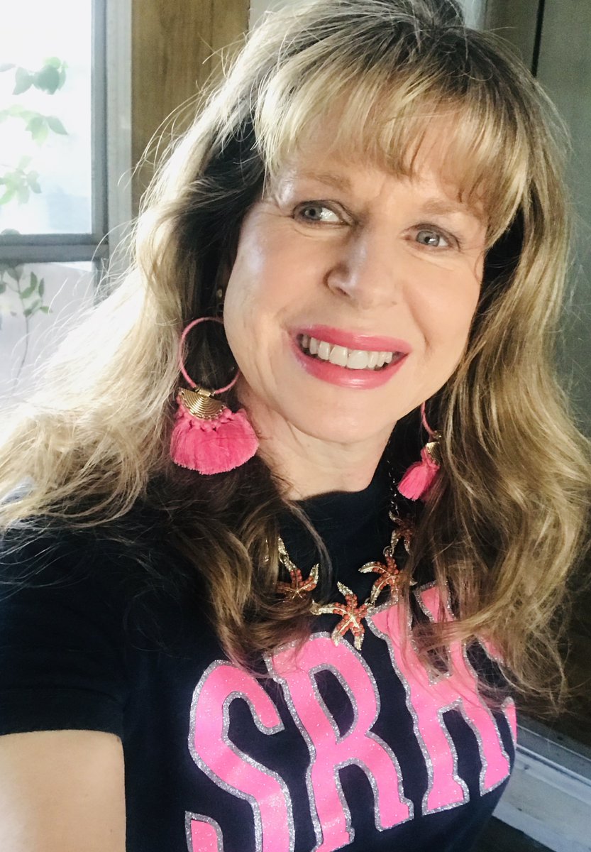 FeelGood Friday!  Wearing my favorite blingy pink soccer girls Rayburn shirt! 
 youtube.com/watch?v=TvnYmW…

#Justgettinstarted #RayburnRallyWeek #FeelGoodFriday  
<a href="/SamRayburn_HS/">Sam Rayburn High School</a>