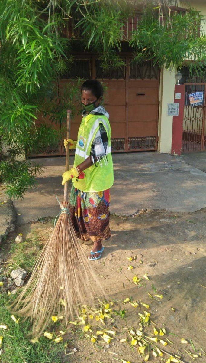RourkelaMC's tweet photo. During this tough time,Our Sanitation Team has been doing cleanliness drive throughout the city to keep the surroundings clean & hygiene.
We clean the city for you.
#CleanRourkela #SafeRourkela.@CMO_Odisha @HUDDeptOdisha @HFWOdisha @DMSundargarh @MoSarakaar @SecyChief @5TsOdisha https://t.co/xK9KkEH2r4