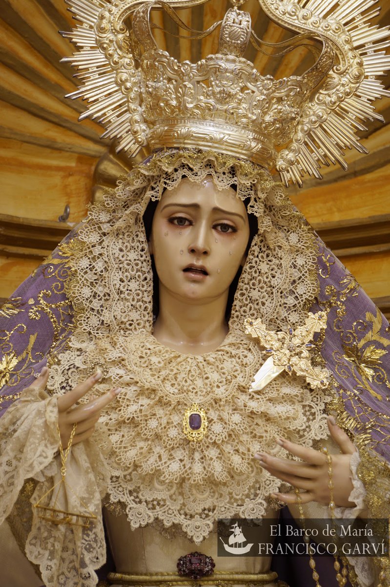 "Venid y vamos todos
con flores a porfía,
con flores a María
que Madre nuestra es" 

Comienza mayo, mes de la Stma. Virgen. 

📷 El Barco de María.