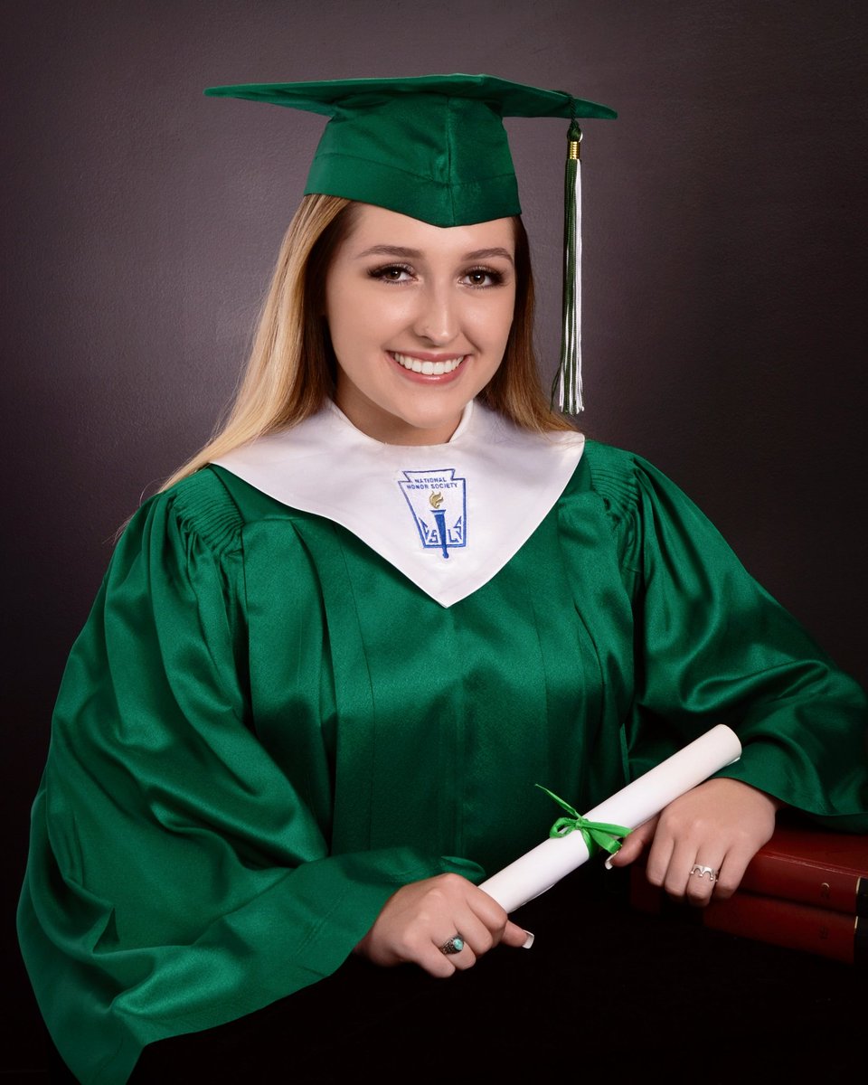JasmineMoynahan's tweet photo. Jasmine Moynahan, 
Spring High School 
I will be attending Sam Houston State University in the fall to study Animal science!  Graduating with a major in Animal Science with a Pre-Vet concentration in 2024!
@SpringISD @SPRINGHIGHLIONS https://t.co/ludCNsJnuV