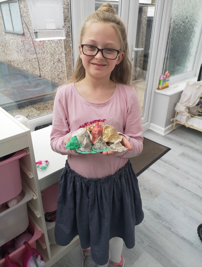 StStephens_Bury's tweet image. How gorgeous is this lovely home learning from one of our Year 3 superstars? Mrs Cooney is so proud of you! Well done lovely girl 🌈💖⭐️#GoodLearning #StayAtHomeHero #MistyMountainSierra