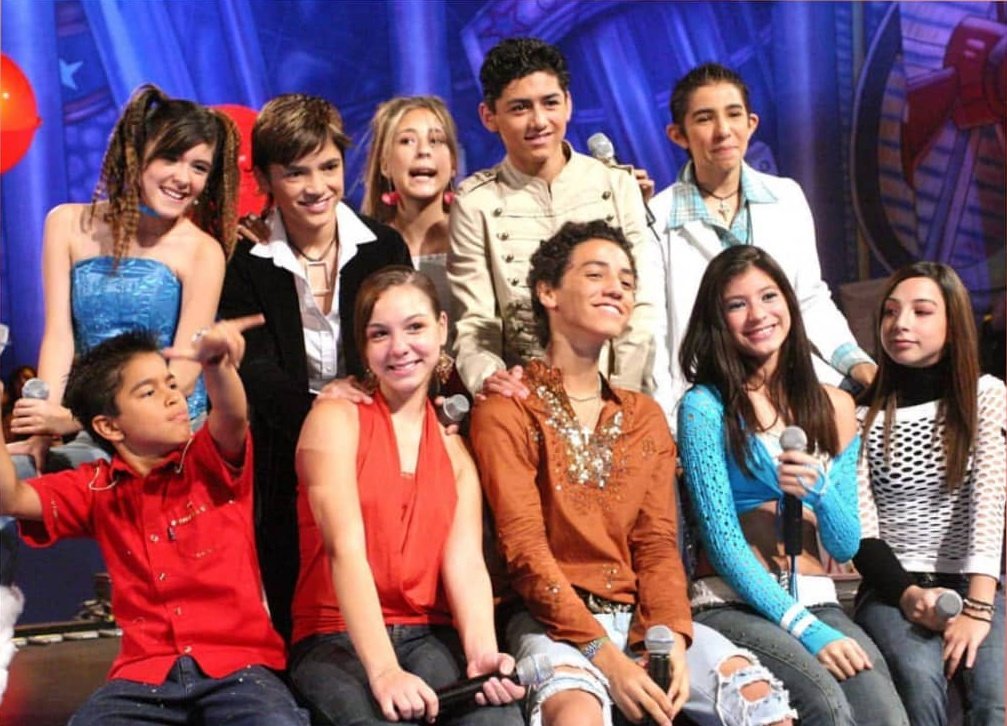 _roxanapuente's tweet photo. Ay perdón ya se que ayer fue el día del niño pero yo estoy enamorada de estas creaturas de dios y Sobretodo de la de azul con manga larga 😘💜 #Codigofama @miguelmoficial @MariaChacon_ @JossFavela @soydiago @SoyJonathanB @MichelleAbrilM #alexrivera #majoorea #galdysgallegos https://t.co/emJ1smZKij
