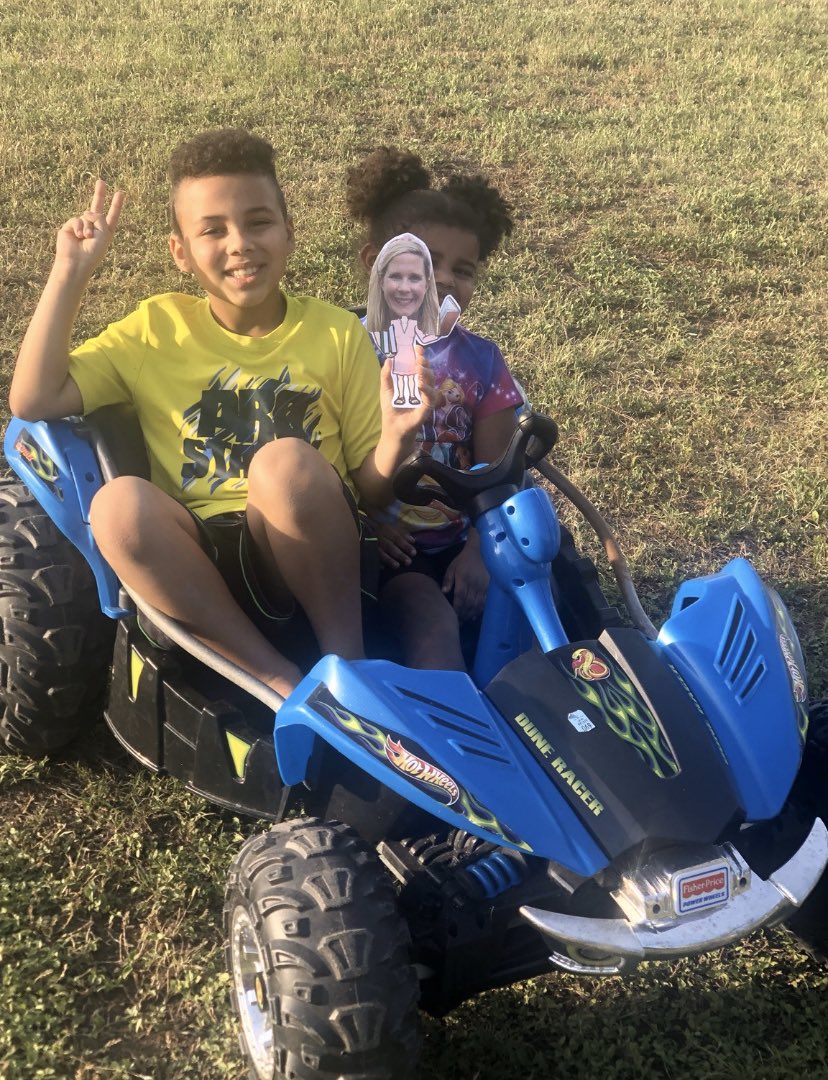 MindyLayne's tweet photo. Flat Mrs. Layne has been very busy on all her fun adventures! This is such a special way to be apart of my students everyday life! #FSHETogetherWeCan #2Legit2Quit @DrJCerna @FSHE_PLC https://t.co/qRVa1QDNeD