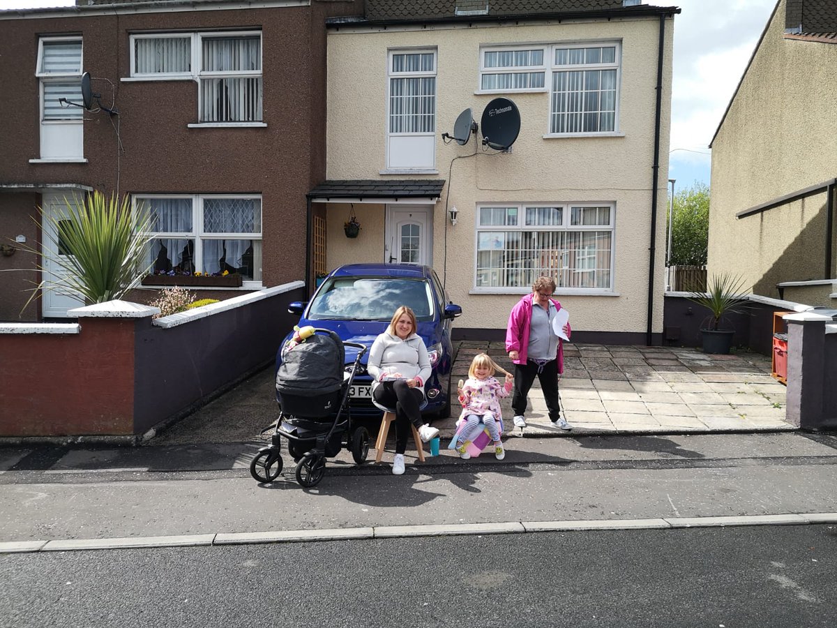 meaapni's tweet image. Out on the road again at not 1, but 2 areas in Doury Road #Ballymena this afternoon! #DoorstepBingo is proving popular with a hail shower not stopping the community coming out. 

#COVID19 means we have to find innovative ways to engage our community &amp;amp; offer some fun. @MEACommNav