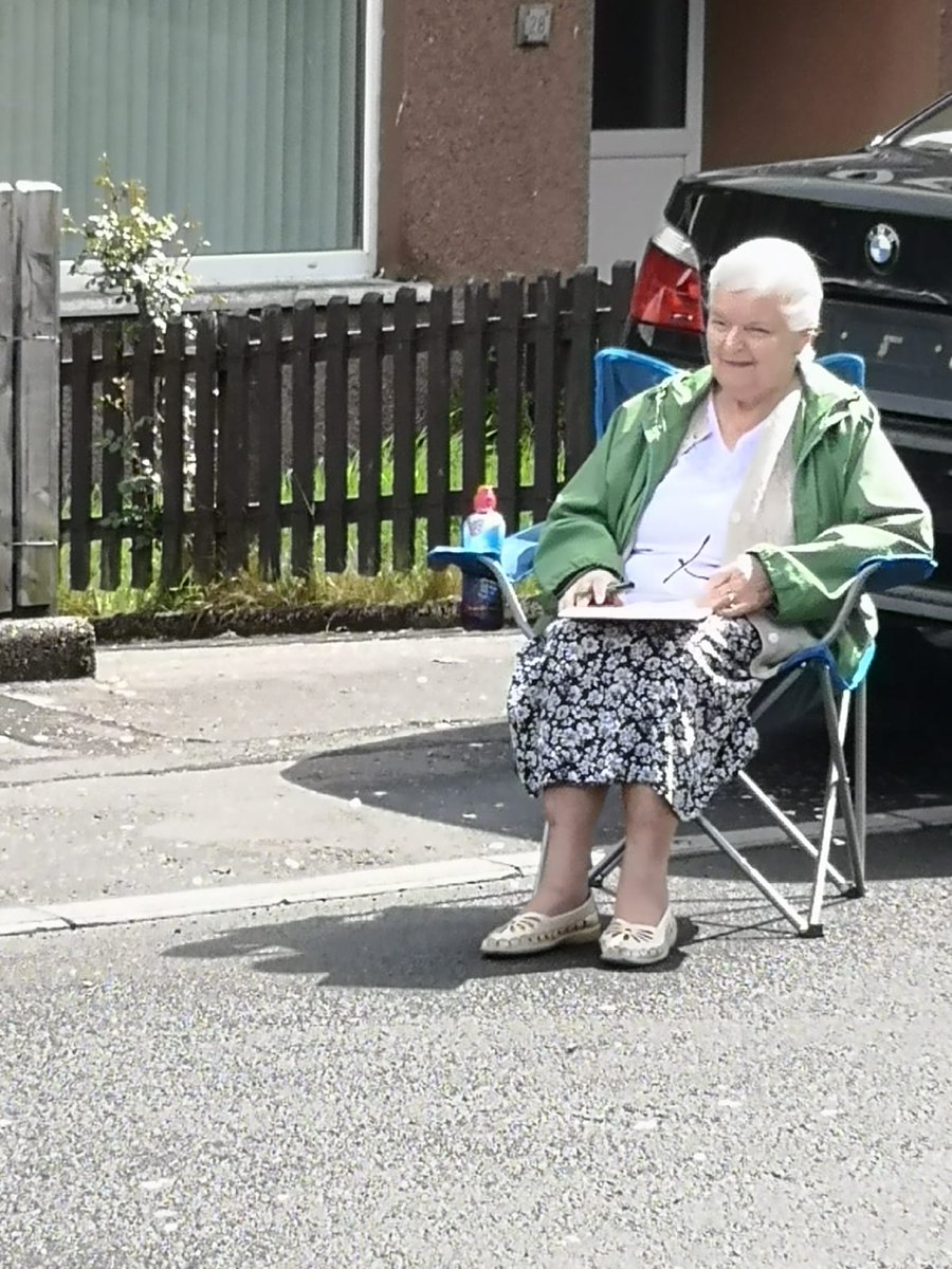 meaapni's tweet image. Out on the road again at not 1, but 2 areas in Doury Road #Ballymena this afternoon! #DoorstepBingo is proving popular with a hail shower not stopping the community coming out. 

#COVID19 means we have to find innovative ways to engage our community &amp;amp; offer some fun. @MEACommNav