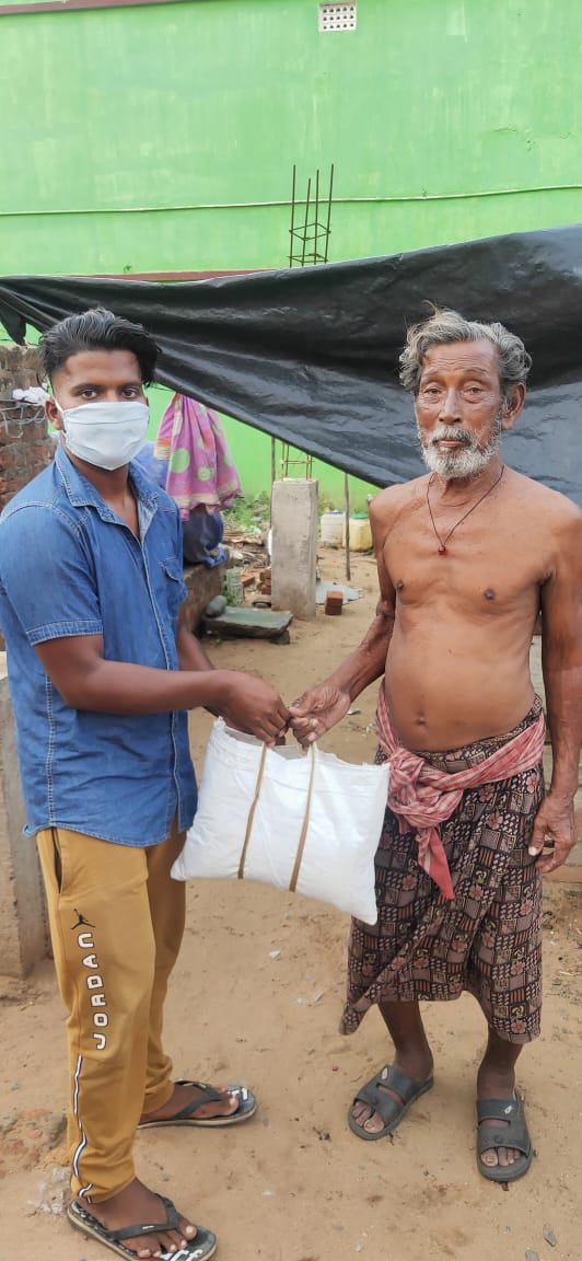 A_K_Dash_IYC's tweet photo. #Hum_hai_aapke_sath
Again My youth congress #Puri_Team Prove thet we are always with the people and also providing the #help to the needy_family and also the #poor_daily_wagers - Covid_19.
@LMoharathyIYC @pratibhaiyc1 @SurajMNHegde @srinivasiyc @vbwalia @IYCOdisha @INCOdisha @IYC https://t.co/f6umV6Ebpp
