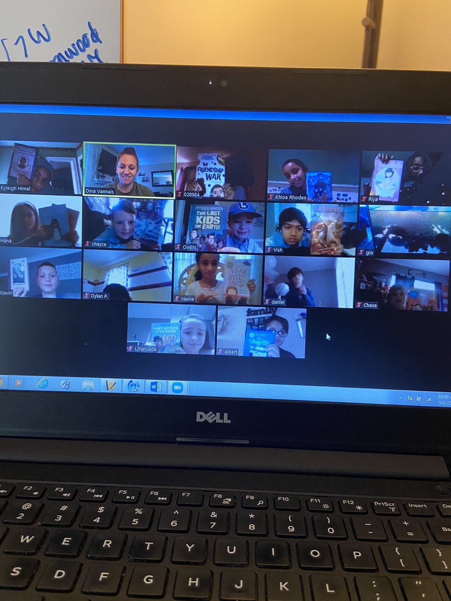 MTL_HS_Vannais's tweet photo. Drop Everything and Read! Today we enjoyed some time together reading and talking about our book! #hsinspiration https://t.co/mqxAkqZDy4