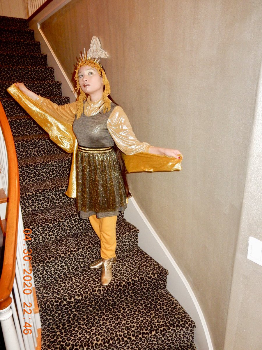 Queenie4ever's tweet photo. Attempted to recreate @theebillyporter βs iconic look from last years Met Gala at my home #MetGalaChallenge #billyporterfashionchallenge #themetgala #flashbackfriday #metanywhere #museumathome #isolationactivity #gold #makeup #fashion #dressup https://t.co/JAdf720fz4