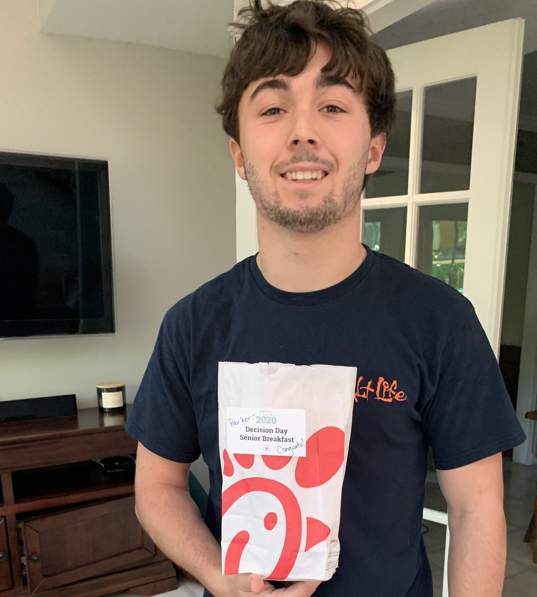 ashleycarman's tweet photo. Would of been the last senior breakfast this am and found this surprise on the doorstep for Parker. ❤️ #mvunites #mvclassof2020. THANK YOU @AerialMvps @ErinMVPS for all that you have done for Parker during this journey!  Let’s rinse and repeat for Sammi and the class of 2021! https://t.co/LrgLUWexZE