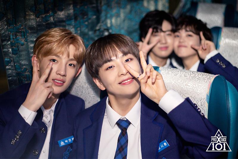 TimeTo_HWJ's tweet photo. 190502 프로듀스X101 국프님과 함께 한 '두 번째 블루카펫 세레머니' 현장 비하인드

#n년전_오늘의_원진
#원진 #함원진 #WONJIN
#크래비티 #CRAVITY https://t.co/Hv3aFoh5aM