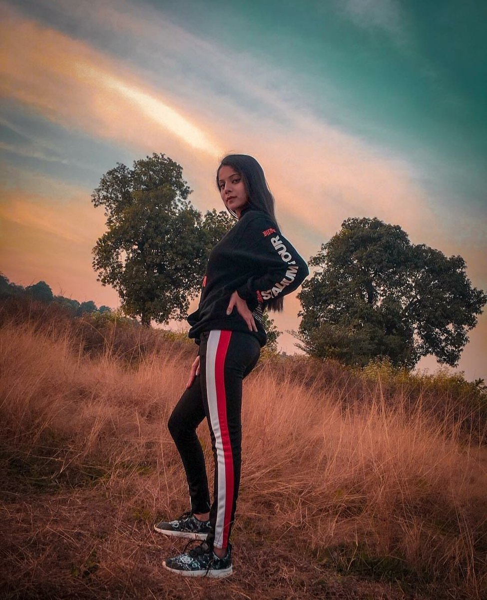 KulinDrew's tweet photo. Check Out This Photos of Indian🇮🇳 Belieber @jueelishelar ( Jueeli Shelar ) From Mumbai 🏙 Rocking Her #PurposeTourMerch! 
Love It❤

#justinbieber #JBI🇮🇳 #jbifamily #jbicommunity #jbisupport #belieberfamily #jbc #purposetour #drewhouse #stratfordperthmuseum #indianbeliebers🇮🇳 https://t.co/ZxLXzBWKSH