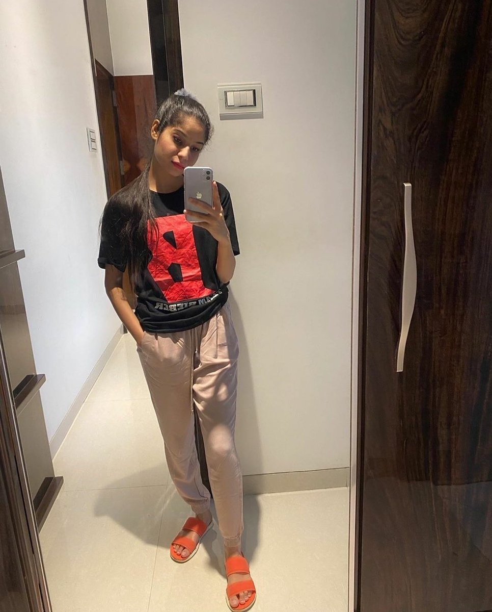 JBICommunity's tweet photo. Check Out This Photos of Indian🇮🇳 Belieber @jueelishelar ( Jueeli Shelar ) From Mumbai 🏙 Rocking Her #PurposeTourMerch! 
Love It❤

#justinbieber #JBI🇮🇳 #jbifamily #jbicommunity #jbisupport #belieberfamily #jbc #purposetour #drewhouse #stratfordperthmuseum #indianbeliebers🇮🇳 https://t.co/jUCt2XinWd