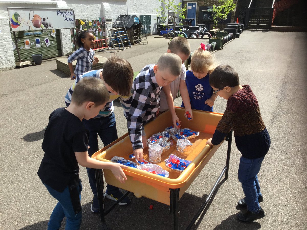 windrushprimary's tweet image. This morning our children tasked to make boats that would float and then tested to see how many cubes they could hold. The children had a great time and laughter filled the room. #kidsofheroes #boatchallenge