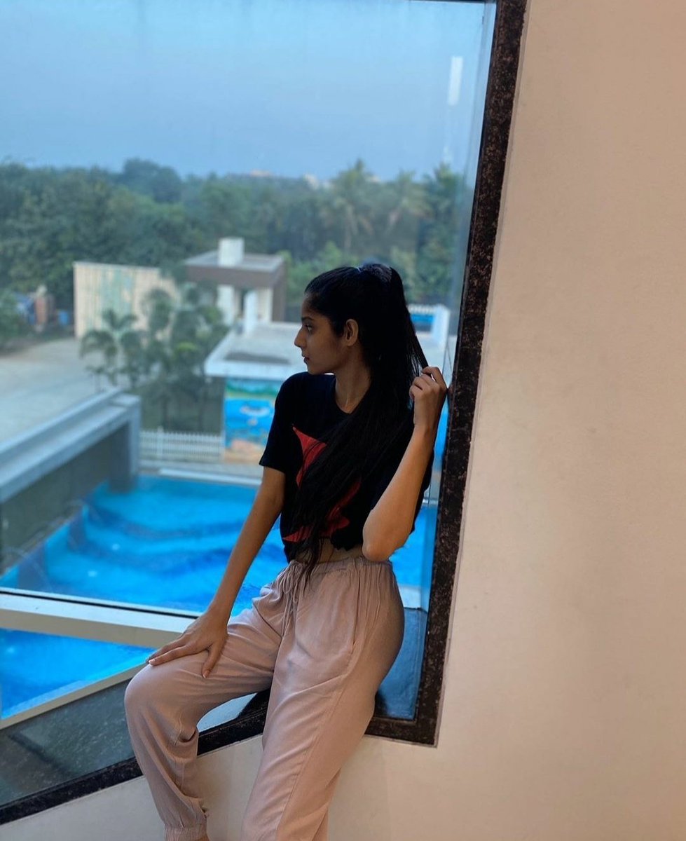 JBICommunity's tweet photo. Check Out This Photos of Indian🇮🇳 Belieber @jueelishelar ( Jueeli Shelar ) From Mumbai 🏙 Rocking Her #PurposeTourMerch! 
Love It❤

#justinbieber #JBI🇮🇳 #jbifamily #jbicommunity #jbisupport #belieberfamily #jbc #purposetour #drewhouse #stratfordperthmuseum #indianbeliebers🇮🇳 https://t.co/jUCt2XinWd