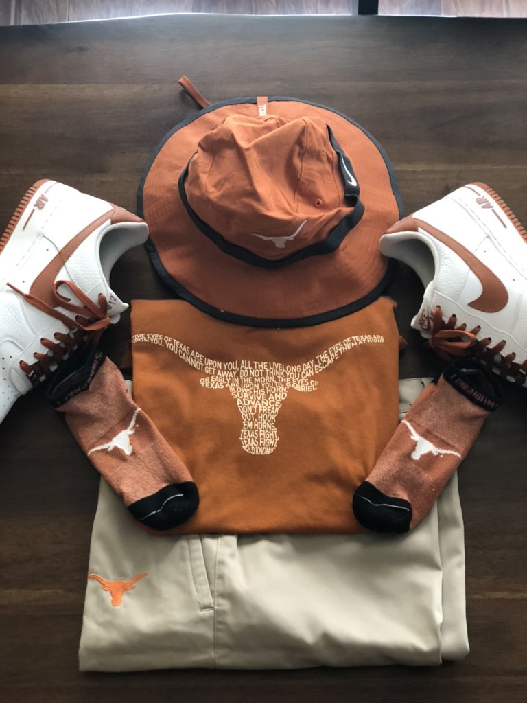 quinnc9's tweet photo. Got my #MyTexas tailgate outfit ready. 🤘🏻 from head to toe. Can’t wait to fire up the grill! https://t.co/AlcOw6FyiK