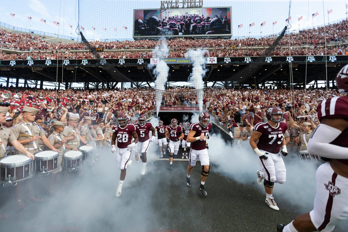 AggieFootball's tweet photo. Imagine playing in it... 🤯

#GigEm https://t.co/FffSlVAWhZ