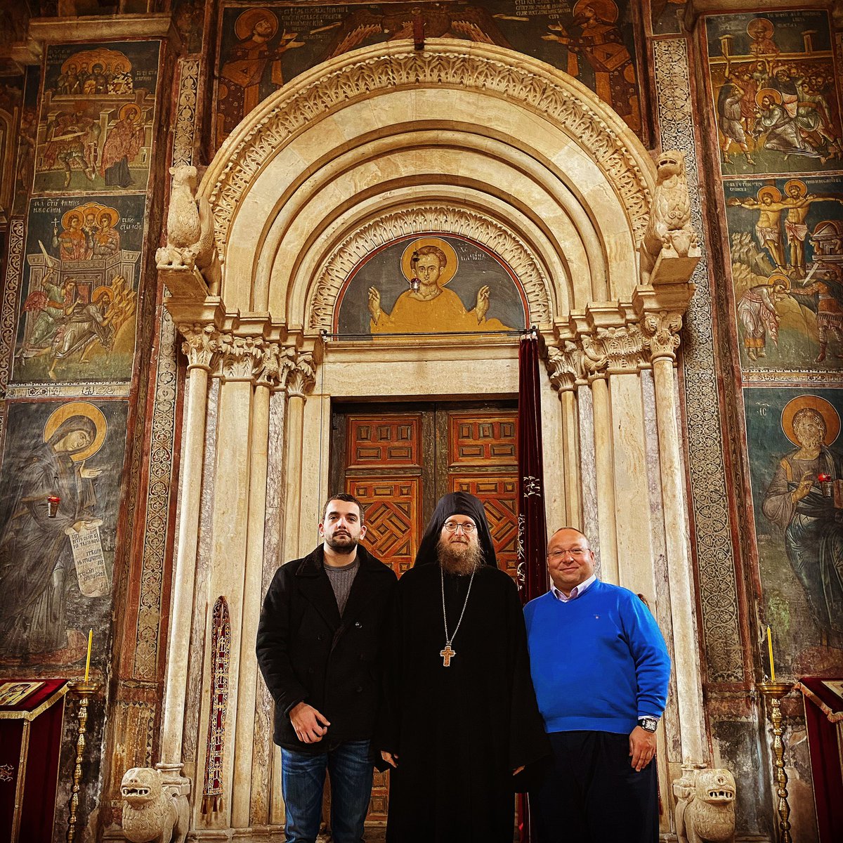 PartizanusV's tweet photo. “Нек’ немамо ништа до једно зрно соли али нека нам њиме буде све осољено. И кад нам све однесу воде и ватре, то зрно соли нек’ нам буде све.” #simovic #visokidecanimonastery #iguman #savajanjic https://t.co/LQbHK1YBgy